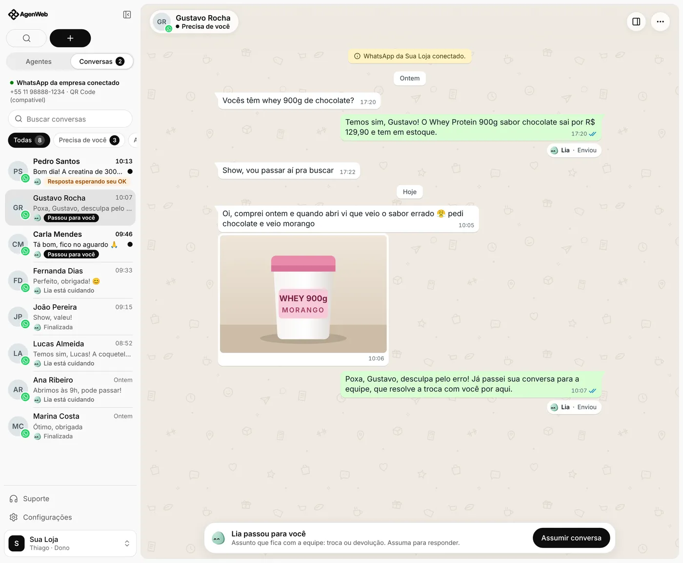 Painel da AgenWeb no computador: a lista de conversas do WhatsApp da loja e a conversa com um cliente que a Lia passou para a equipe
